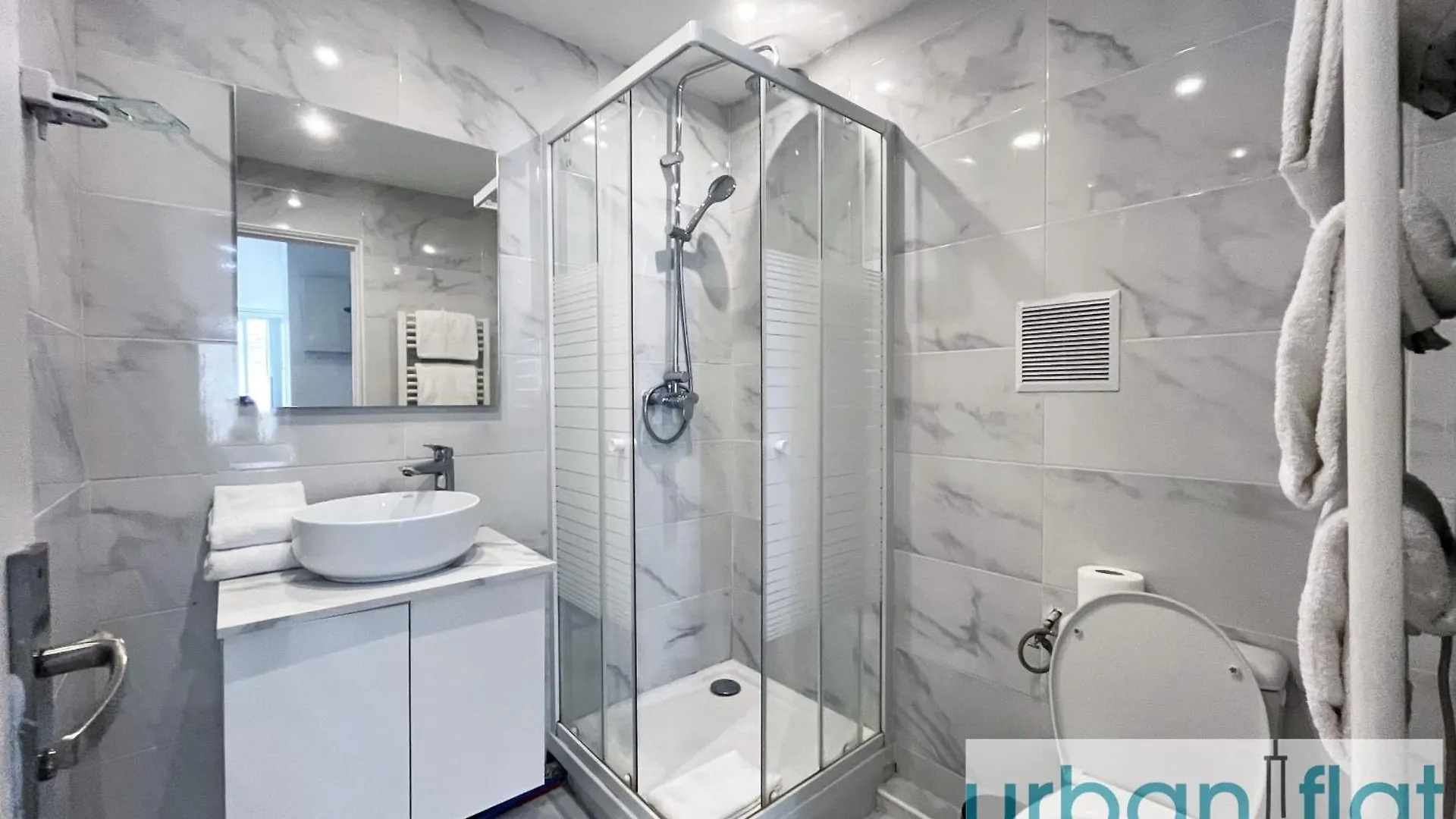Urban Flat 17 - Pretty 3 Bedroom Flat In Paris 0*,  France